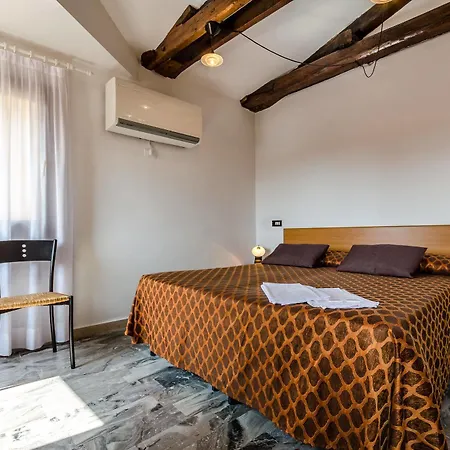 Venice Apartments * Venice