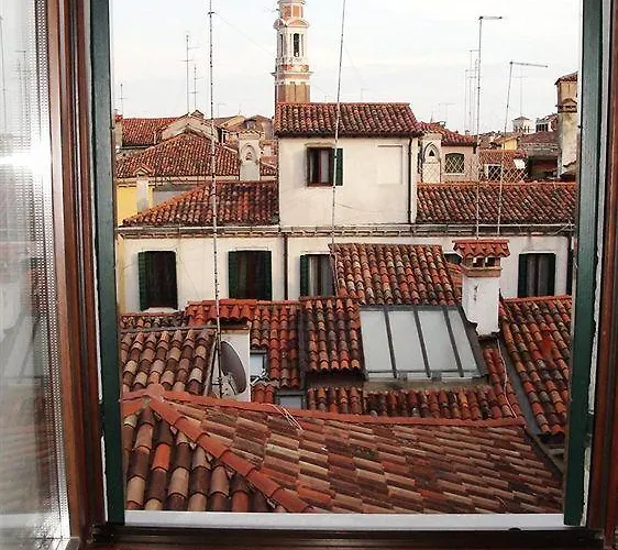 Venice Apartments Венеция